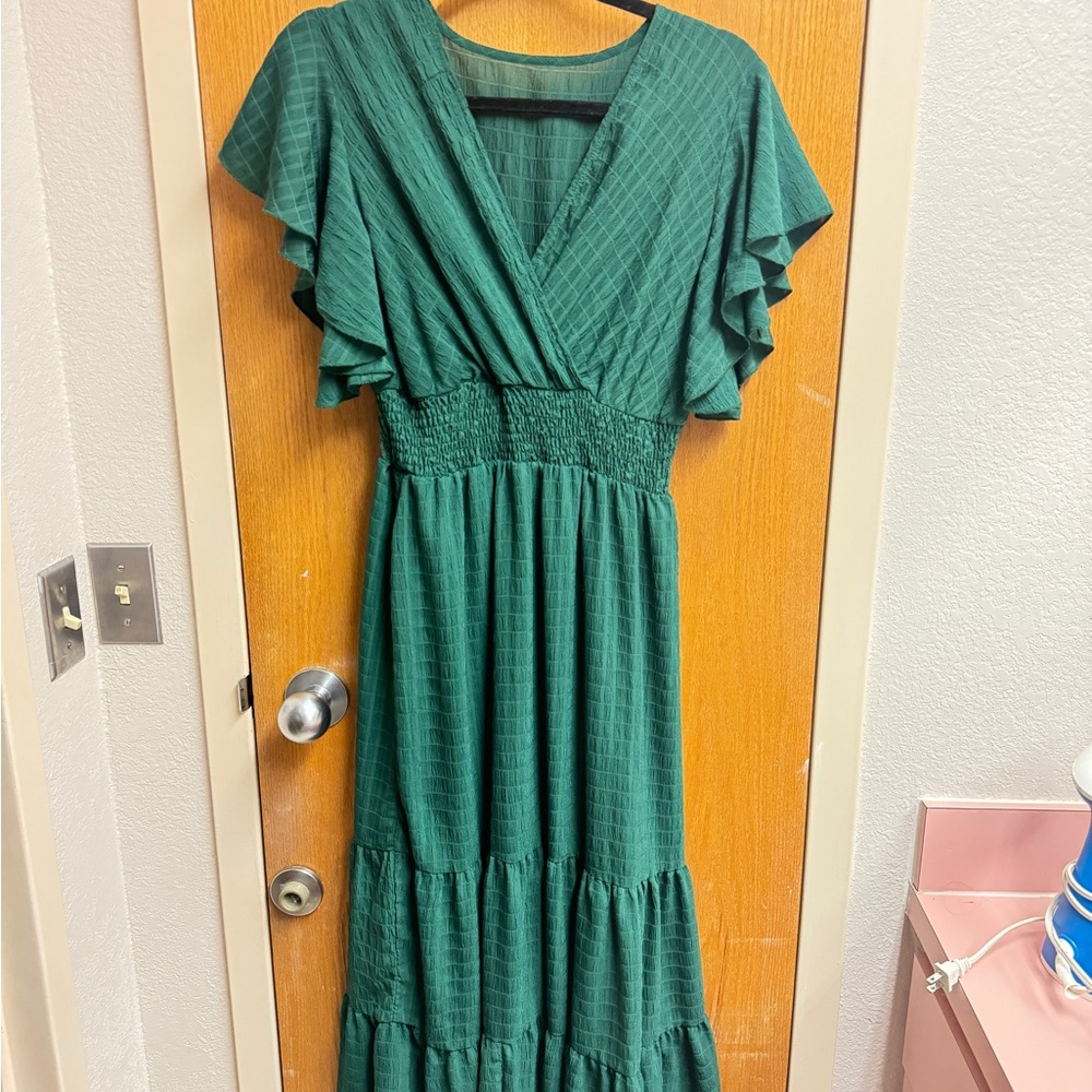 Elegant Green V-Neck Dress